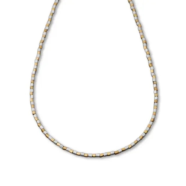 Manuela Carl Silber Kette Bicolor Würfel – elegante Halskette mit silbernen und goldfarbenen Würfeln. Exklusiver Schmuck bei Bendixen-Braun.