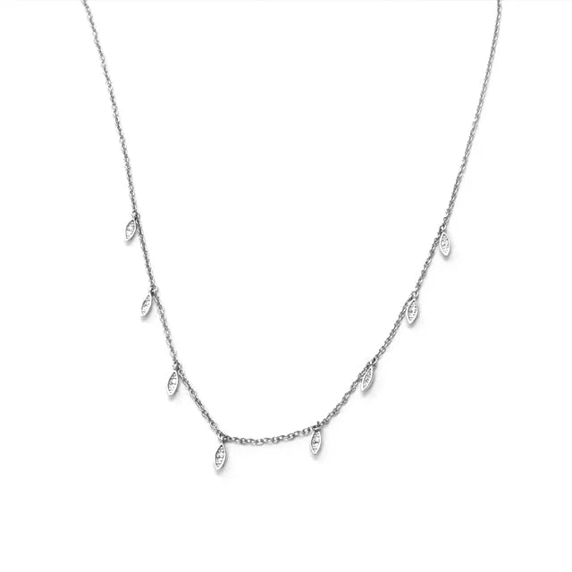 Manuela Carl Silberkette 925 rhodiniert mit filigranen Anhängern. Elegante Damenkette erhältlich bei Bendixen-Braun, deinem Juwelier in Augsburg.