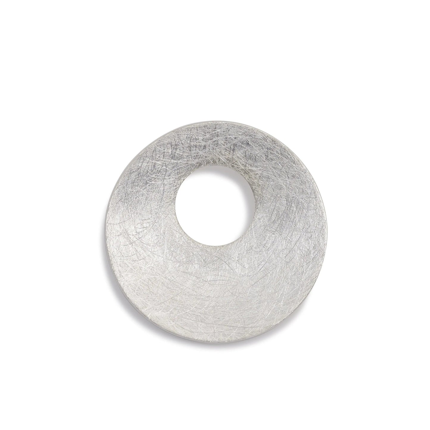 Manuela Carl Anhänger Silber 925 eismatt mit kreisförmigem Design. Edler Schmuck erhältlich bei Bendixen-Braun, ideal für besondere Anlässe.