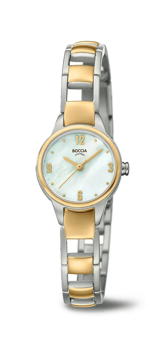 Boccia Damenuhr Bicolor mit Perlmutt-Zifferblatt und Titan-Armband. Elegante Quarzuhr für Damen, erhältlich bei Bendixen-Braun in Augsburg.