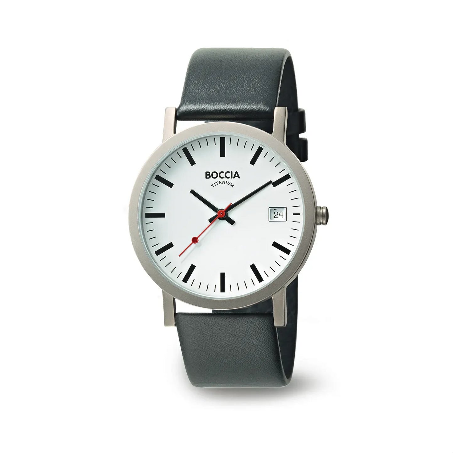 Boccia Titan Armbanduhr im Bahnhofsuhr-Stil mit schwarzem Lederarmband und weißem Zifferblatt. Quarzuhr mit Datumsanzeige, erhältlich bei Bendixen-Braun.