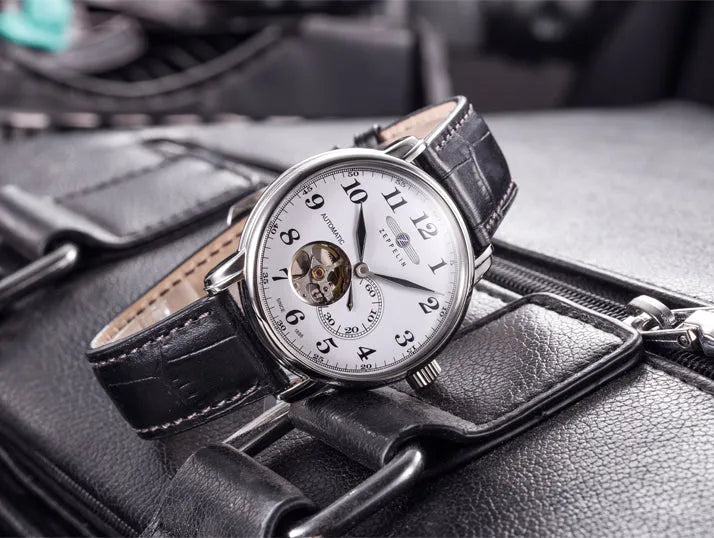Zeppelin Automatik Armbanduhr mit open heart, schwarzem Lederarmband und klassischem Design. Perfekte Wahl für elegante Anlässe bei Bendixen-Braun.