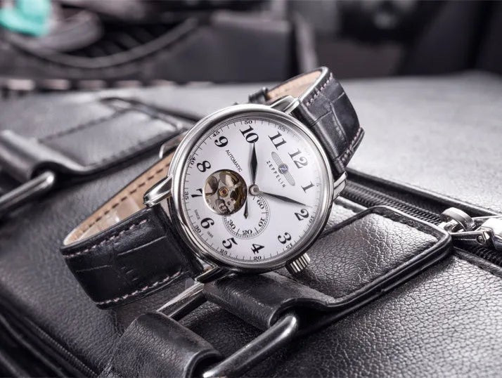 Zeppelin Automatik Armbanduhr mit open heart, schwarzem Lederarmband und klassischem Design. Perfekte Wahl für elegante Anlässe bei Bendixen-Braun.