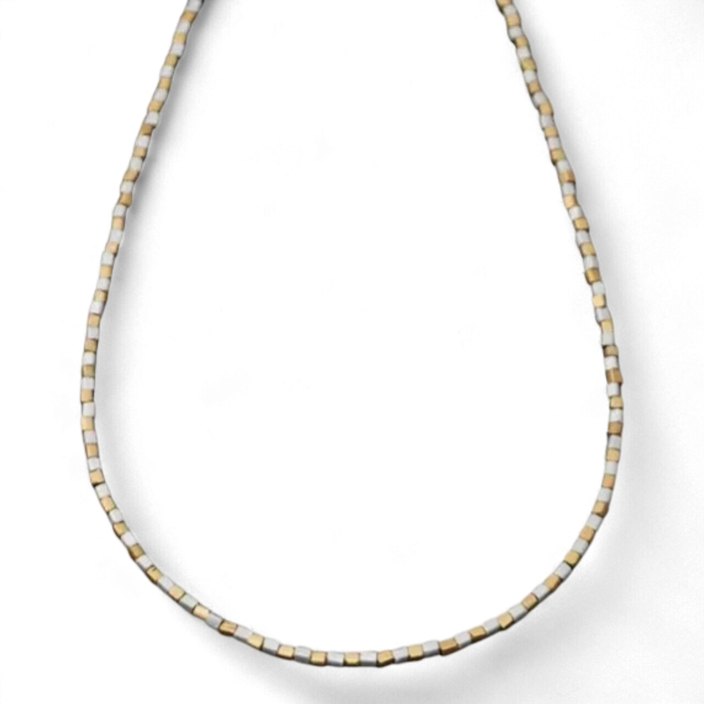 Manuela Carl Silber Kette Bicolor Würfel – elegante Halskette mit silbernen und goldfarbenen Würfeln. Exklusiver Schmuck bei Bendixen-Braun.