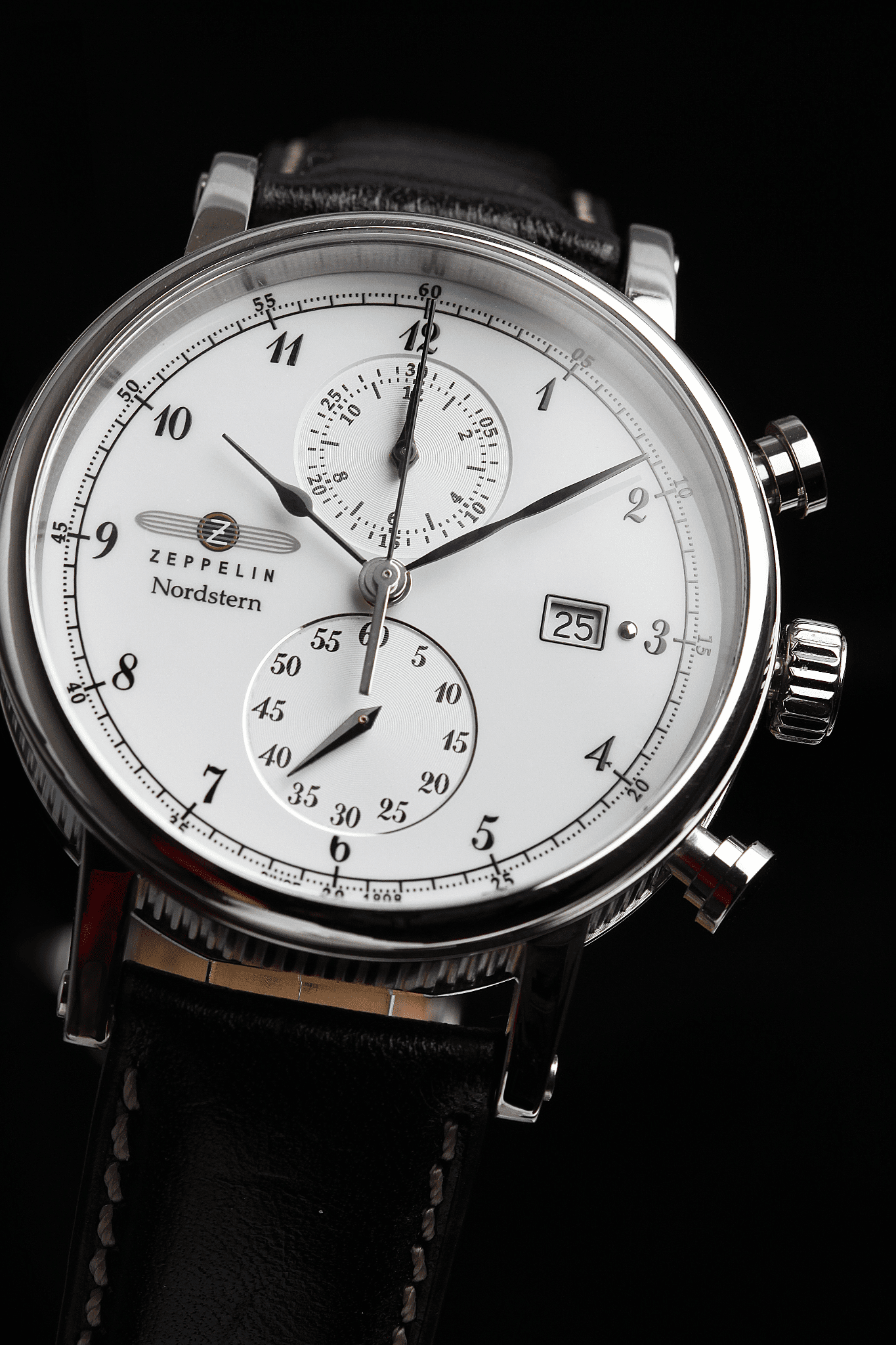 Zeppelin 7578-1 Herrenuhr Quarz Close-up Bendixen-Braun – Dein Uhrenladen Augsburg Uhren