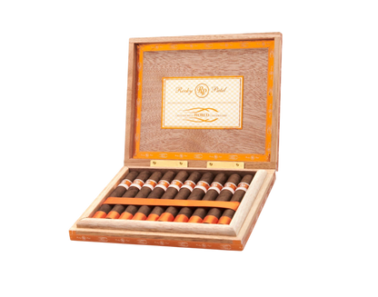 Bendixen-Braun Rocky Patel Cigar Smoking World Championship Robusto Zigarren in einer offenen Holzkiste