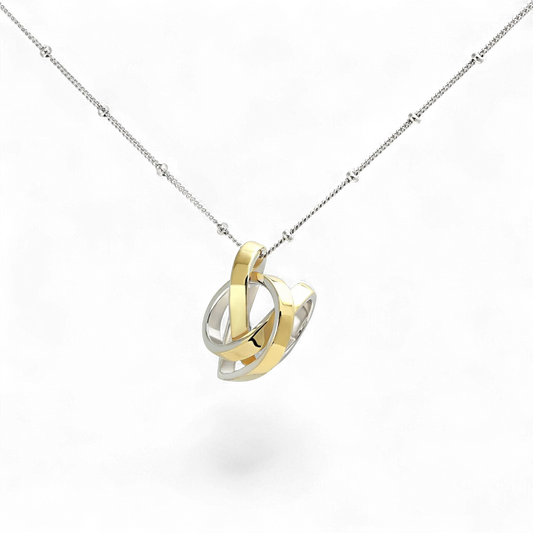 Yvette Ries Herz-Anhänger Silber bicolor mit vergoldeten Akzenten an filigraner Kette. Eleganter Schmuck bei Bendixen-Braun, ideal als Geschenk.