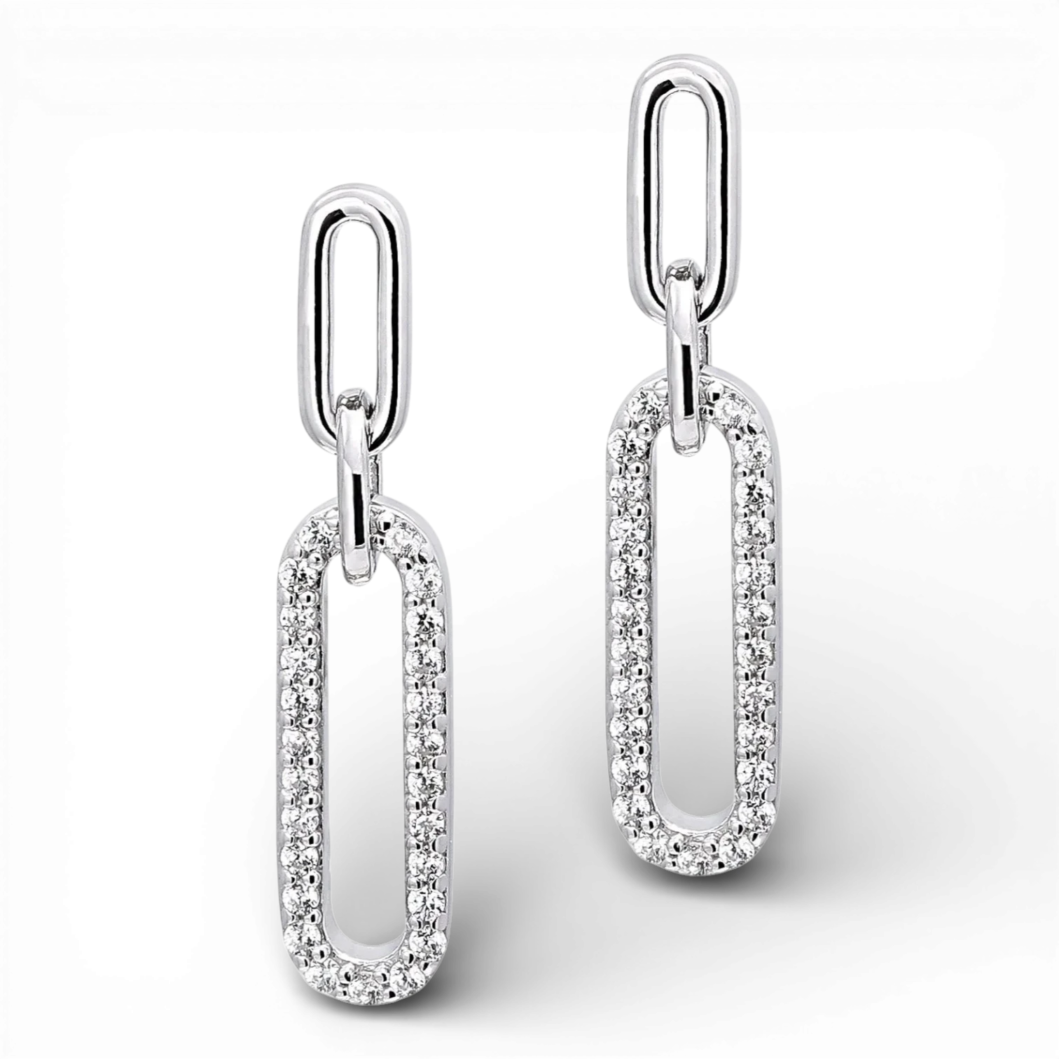 Yvette Ries Ohrhänger aus rhodiniertem Silber mit funkelnden Zirkonia-Steinen. Eleganter Schmuck für besondere Anlässe bei Bendixen-Braun.