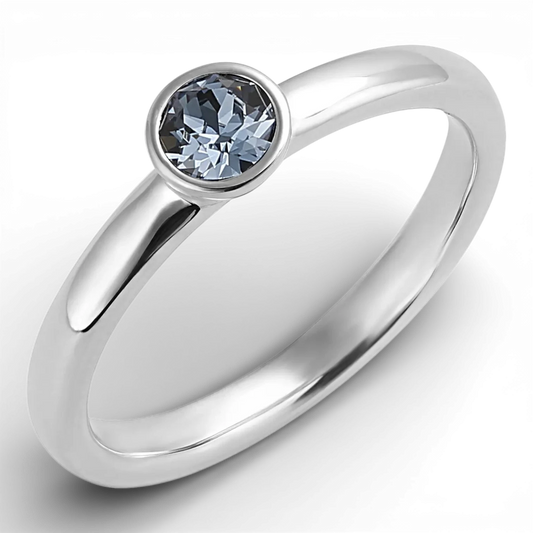 Yvette Ries Ring Silber 925 Zirkonia denim blue stehend – stilvoller Blickfang bei Bendixen-Braun, Deinem Juwelier für Schmuck in Augsburg.