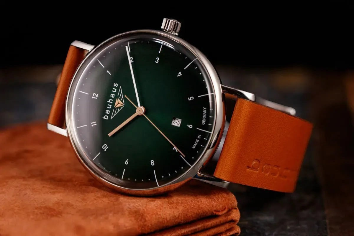 Bauhaus Herren-Armbanduhr Dunkelgrün Cognac.