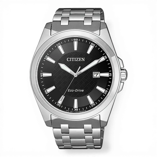 Citizen Herrenuhr Edelstahl Solar mit schwarzem Zifferblatt und Datumsanzeige. Elegantes Design mit Edelstahlarmband, erhältlich bei Bendixen-Braun.