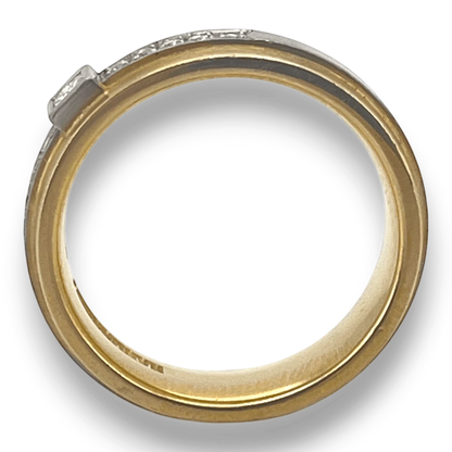 Bendixen-Braun Goldring bicolor mit Diamanten, 750er Gelbgold und Weißgold, mattiert und poliert.