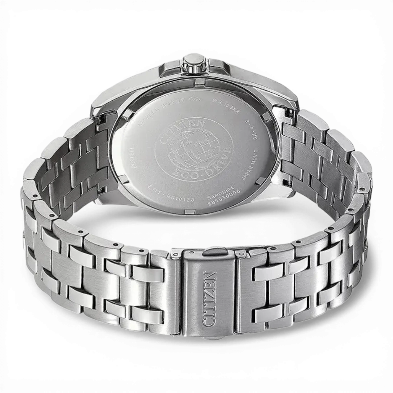 Rückseite der Citizen Herrenuhr Edelstahl Solar mit graviertem Gehäuseboden und sicherem Edelstahlarmband. Robuste Qualität für den täglichen Gebrauch.