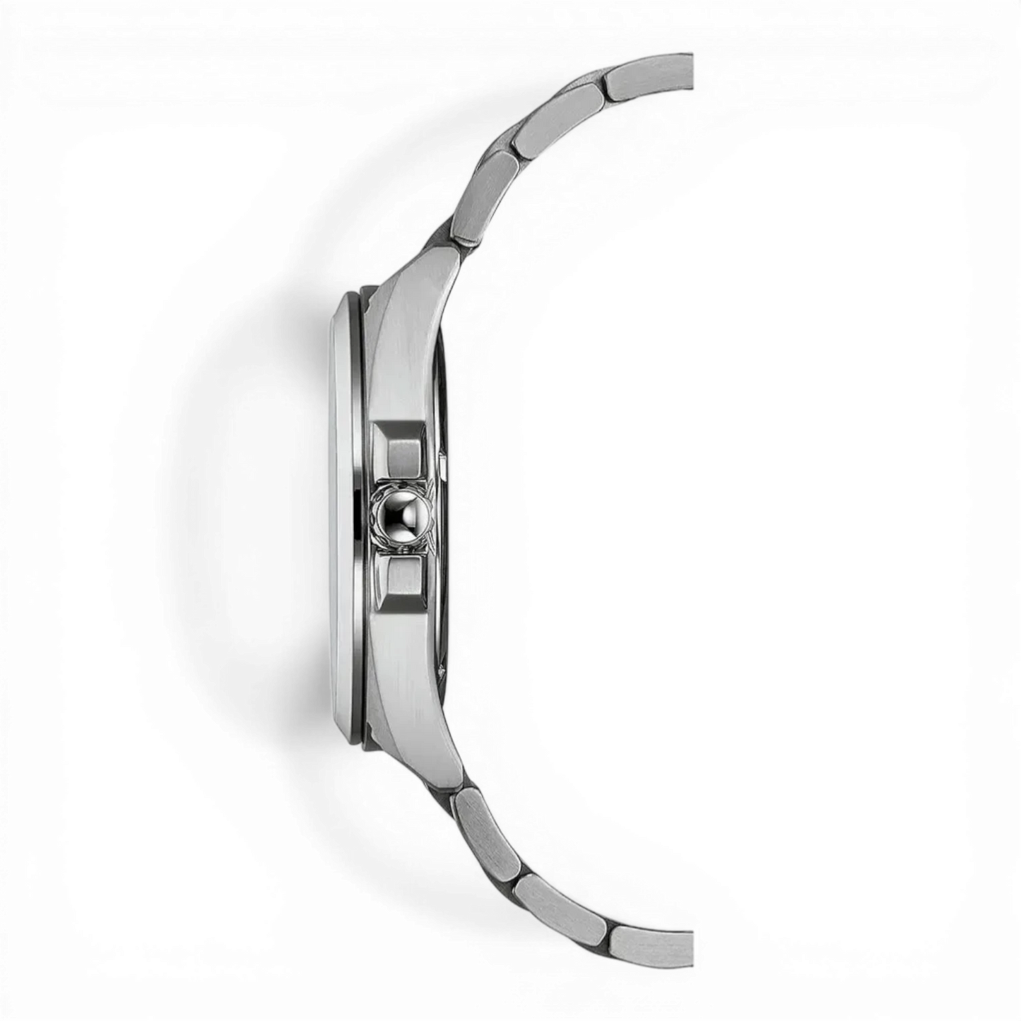 Seitliche Ansicht der Citizen Herrenuhr Edelstahl Solar mit schlankem Gehäuse und polierter Krone. Hochwertige Verarbeitung für stilbewusste Herren.