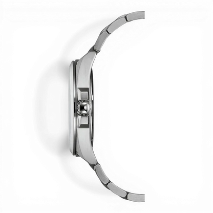 Seitliche Ansicht der Citizen Herrenuhr Edelstahl Solar mit schlankem Gehäuse und polierter Krone. Hochwertige Verarbeitung für stilbewusste Herren.