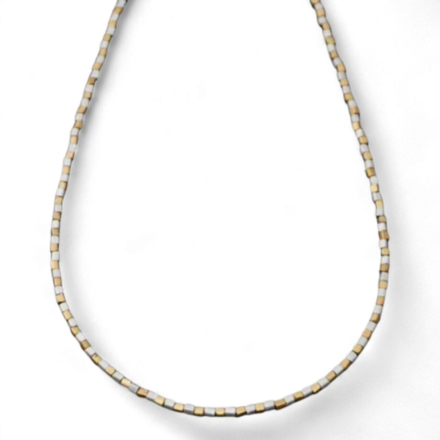 Manuela Carl Silber Kette Bicolor Würfel – elegante Halskette mit silbernen und goldfarbenen Würfeln. Exklusiver Schmuck bei Bendixen-Braun.