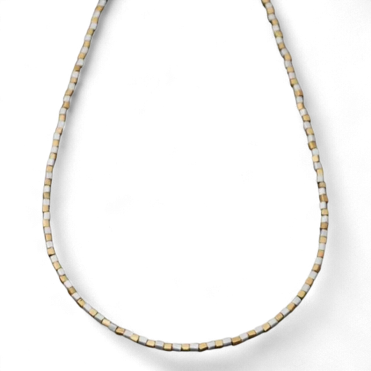 Manuela Carl Silber Kette Bicolor Würfel – elegante Halskette mit silbernen und goldfarbenen Würfeln. Exklusiver Schmuck bei Bendixen-Braun.