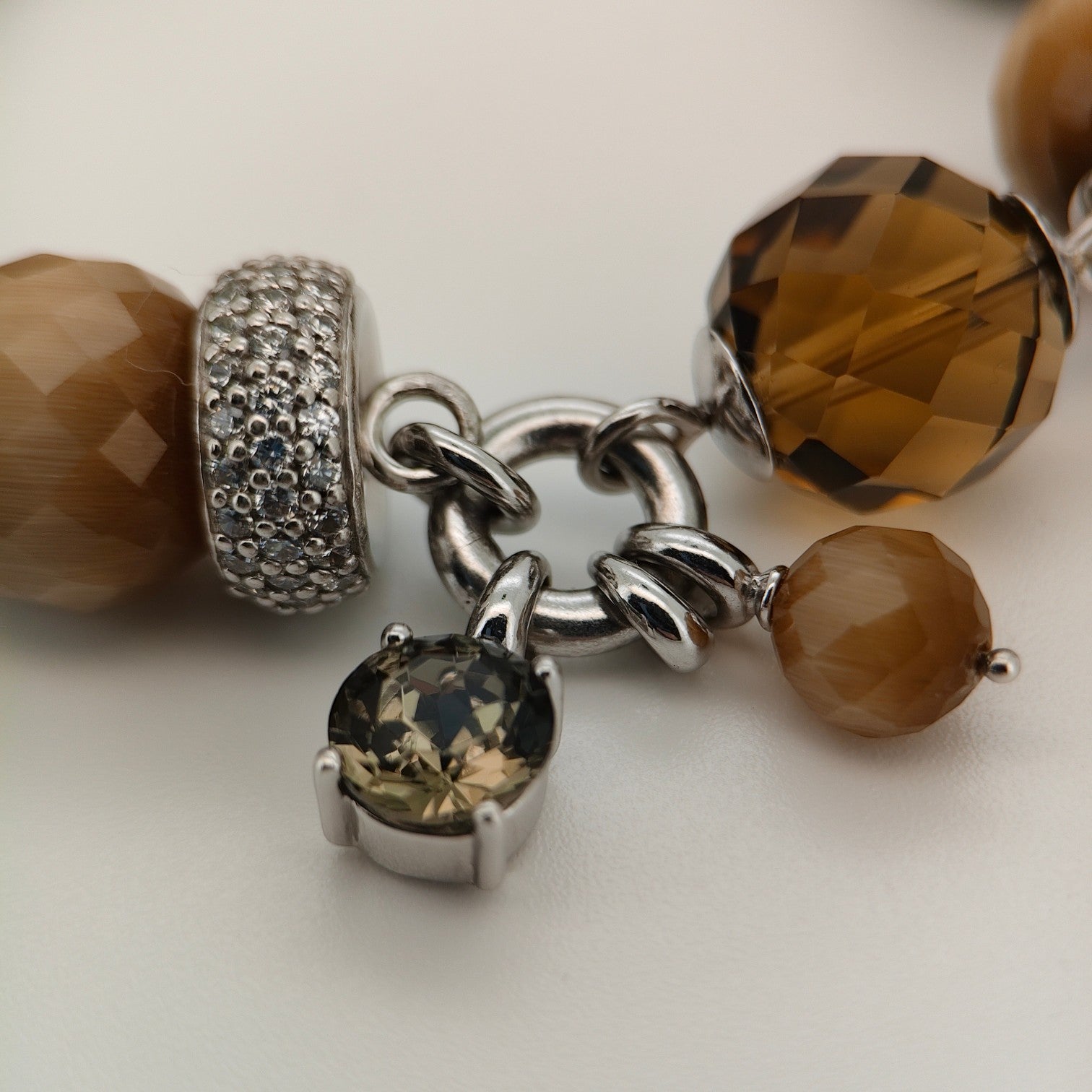 Bendixen-Braun rhodium-plated silver bracelet with brown glass stones and a polished heart pendant with zirconia.