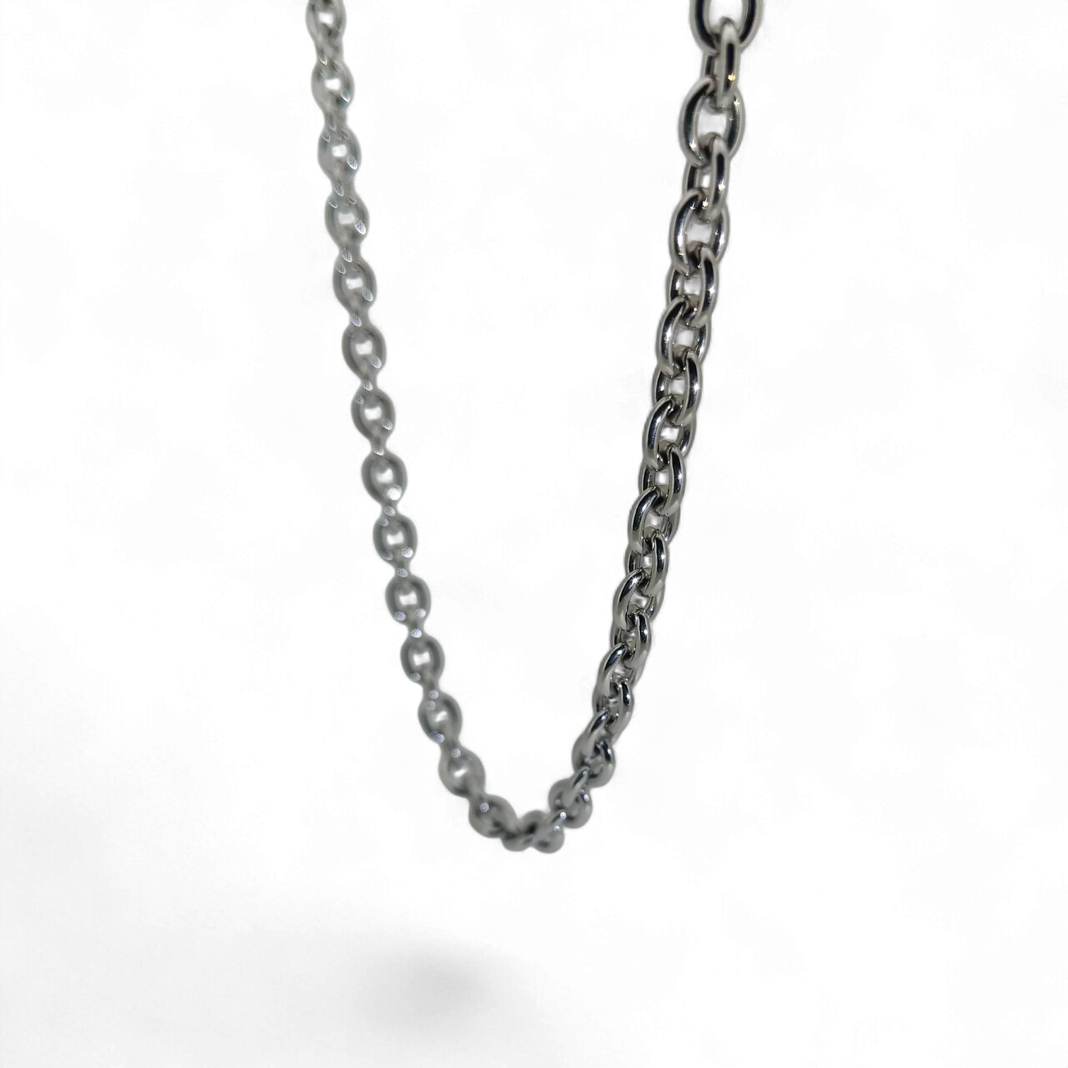 Bendixen-Braun rhodium-plated sterling silver chain with large links and spring ring clasp, 48cm length.