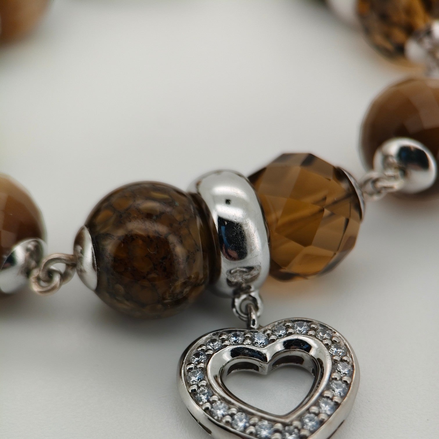 Bendixen-Braun rhodium-plated silver bracelet with brown glass stones and a sparkling heart pendant.