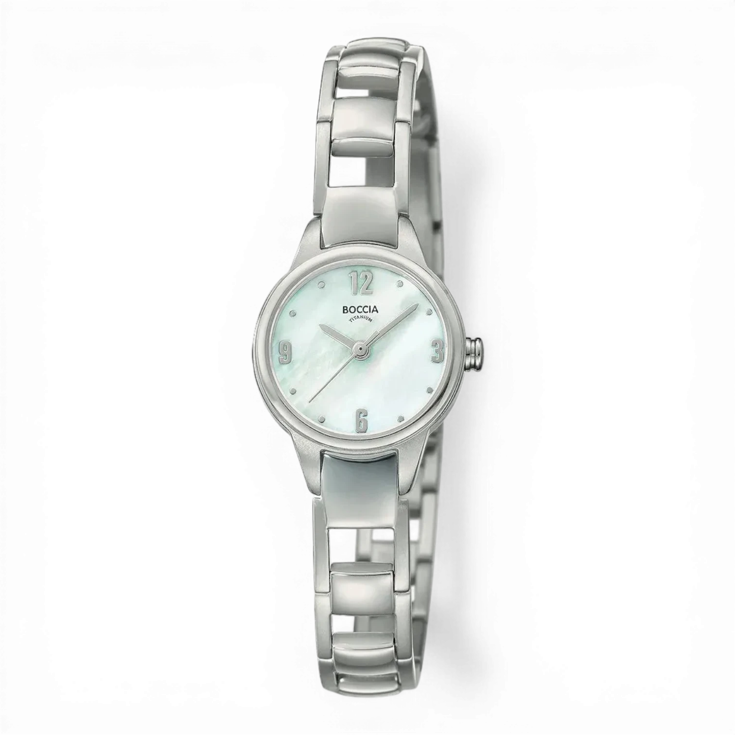 Boccia Titan Damenuhr mit Perlmutt-Zifferblatt und elegantem Gliederarmband. Leichte, stilvolle Quarzuhr für Damen, erhältlich bei Bendixen-Braun.