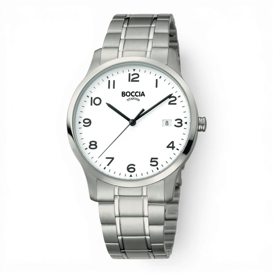 Boccia Titan Herrenuhr mit Datumsanzeige und weißem Zifferblatt. Leichtes Titanarmband, schwarze Zahlen und Quarzwerk. Erhältlich bei Bendixen-Braun.