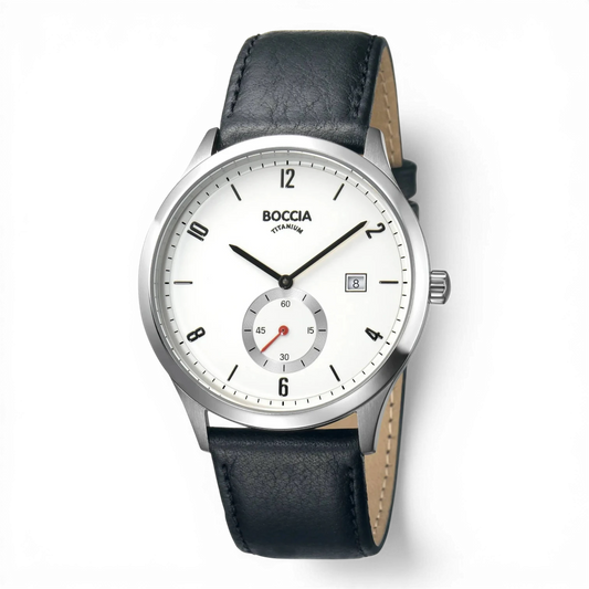 Boccia Herrenuhr Quarz mit kleiner Sekunde und schwarzem Lederarmband. Titan-Gehäuse, weißes Zifferblatt und Datumsanzeige – stilvolle Uhr bei Bendixen-Braun.