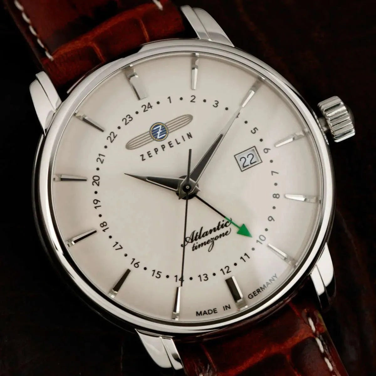 Zeppelin Herrenuhr-Quarz Beige mit Dual Time.